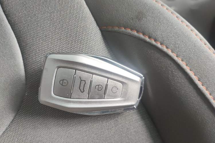 Used Farizon Super VAN 2025 Model, Zhifu Edition, Mid-axle Medium-roof, 83 kWh Vehicle Key