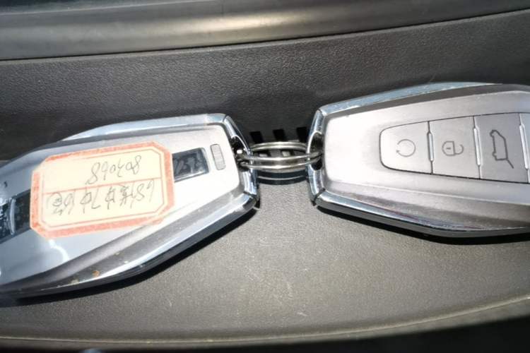 Used Farizon Super VAN 2025 Model, Zhifu Edition, Mid-axle Medium-roof, 68 kWh, CATL Vehicle Key