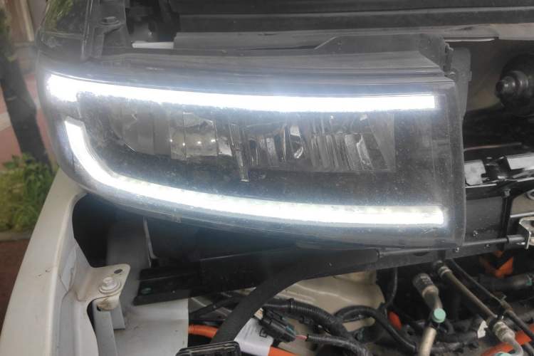 Used Farizon Super VAN 2026 Model, Yu Cheng Edition, Medium Wheelbase, High Roof, 83 kWh Right Front Headlight