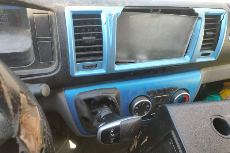 Used Farizon Xingxiang E6 2020 Van with High Roof 1365kg Payload Capacity Equipped with CATL's High-Energy Battery Audio And AC Panel