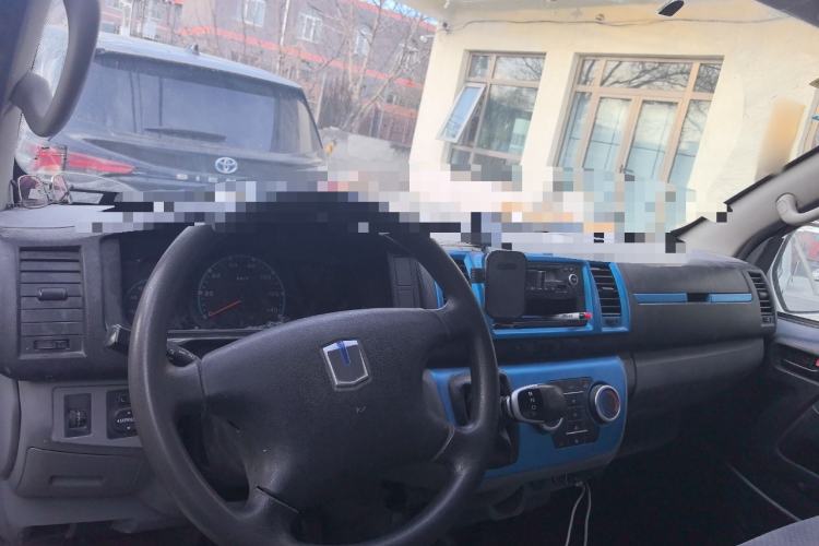 Used Farizon Xingxiang E6 2020 Van with High Roof 1365kg Payload Capacity Equipped with CATL's High-Energy Battery Center Console