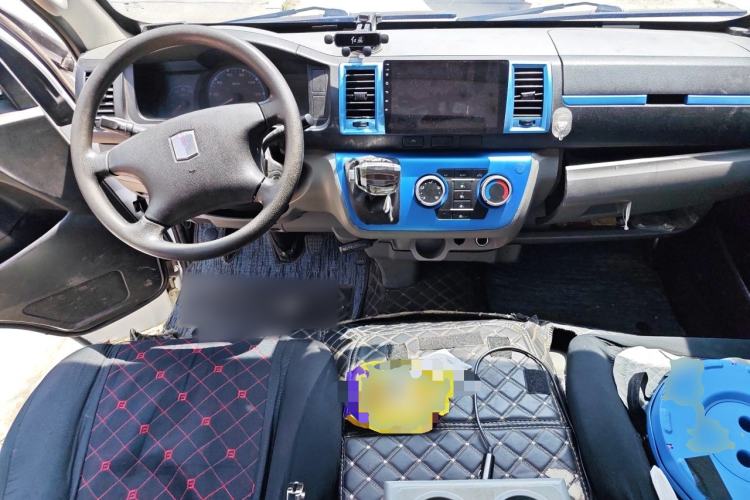 Used Farizon Xingxiang E6 2020 Van with High Roof 1365kg Payload Capacity Equipped with CATL's High-Energy Battery Center Console