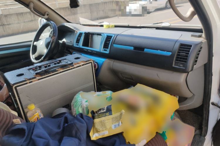 Used Farizon Xingxiang E6 2020 Van with High Roof 1365kg Payload Capacity Equipped with CATL's High-Energy Battery Center Console