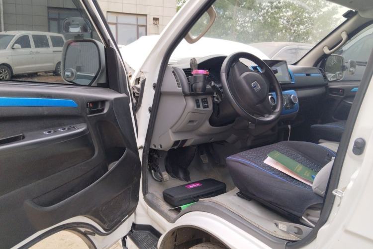 Used Farizon Xingxiang E6 2020 Van with High Roof 1365kg Payload Capacity Equipped with CATL's High-Energy Battery Driver Seat