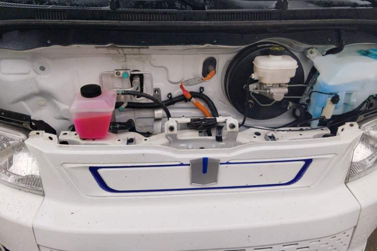 Used Farizon Xingxiang E6 2020 Van with High Roof 1365kg Payload Capacity Equipped with CATL's High-Energy Battery Engine Bay