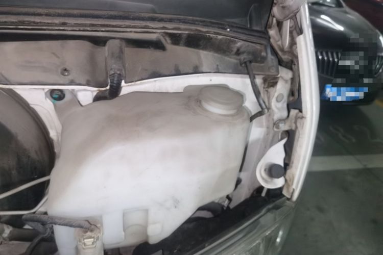 Used Farizon Xingxiang E6 2020 Van Model Low Roof 1365kg Payload Capacity Equipped with High-Capacity CATL Battery Engine Bay Left