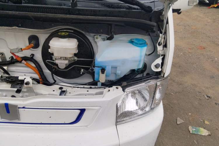 Used Farizon Xingxiang E6 2020 Van with High Roof 1365kg Payload Capacity Equipped with CATL's High-Energy Battery Engine Bay Left