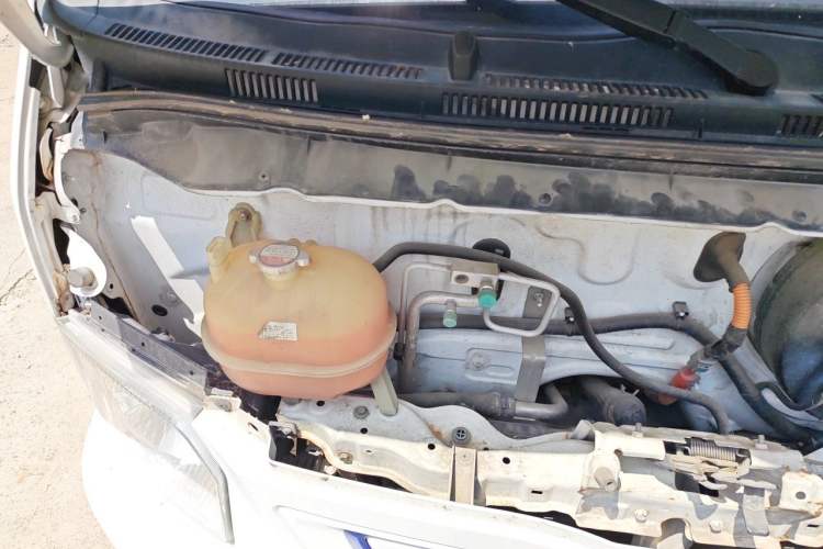 Used Farizon Xingxiang E6 2020 Van with High Roof 1365kg Payload Capacity Equipped with CATL's High-Energy Battery Engine Bay Right
