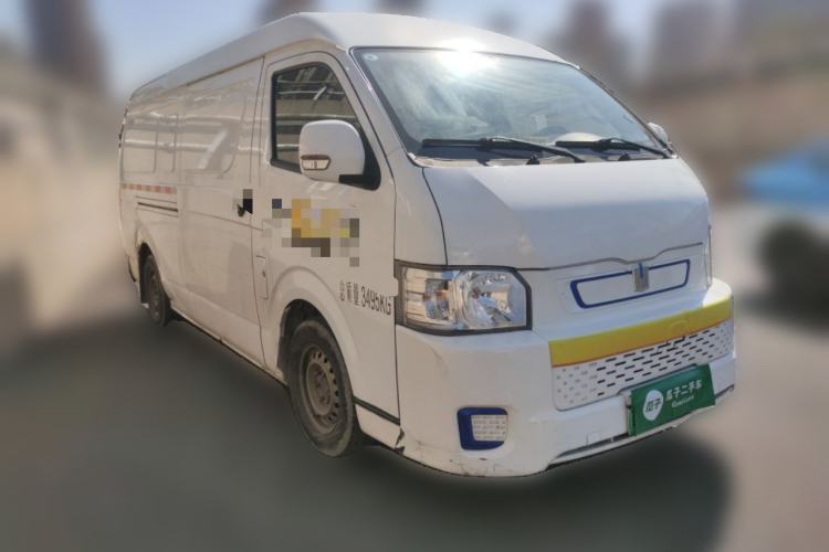 Used Farizon Xingxiang E6 2020 Van with High Roof 1365kg Payload Capacity Equipped with CATL's High-Energy Battery Front Right 45 Deg