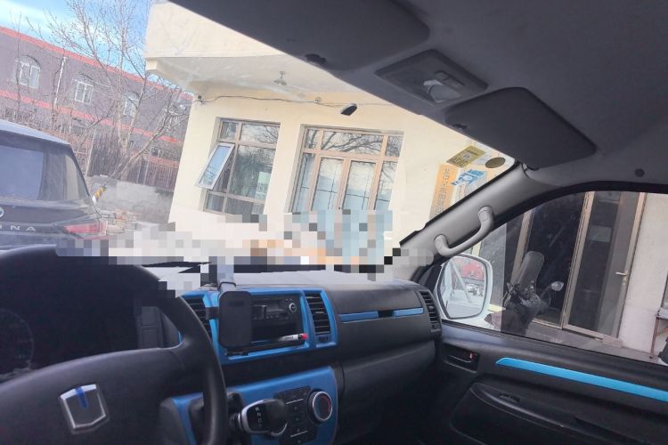 Used Farizon Xingxiang E6 2020 Van with High Roof 1365kg Payload Capacity Equipped with CATL's High-Energy Battery Headliner
