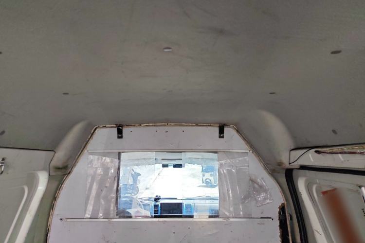 Used Farizon Xingxiang E6 2020 Van with High Roof 1365kg Payload Capacity Equipped with CATL's High-Energy Battery Headliner