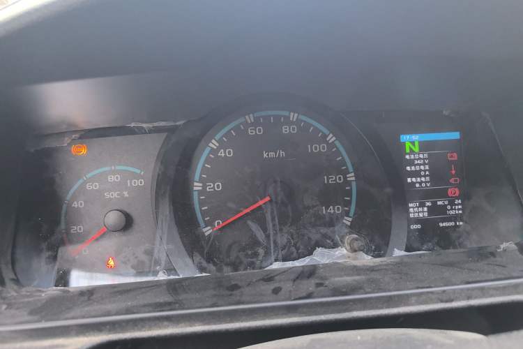 Used Farizon Xingxiang E6 2020 Van with High Roof 1365kg Payload Capacity Equipped with CATL's High-Energy Battery Instrument Cluster