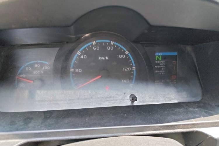 Used Farizon Xingxiang E6 2020 Van with High Roof 1365kg Payload Capacity Equipped with CATL's High-Energy Battery Instrument Cluster