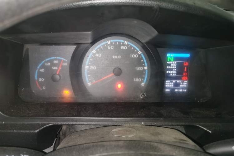 Used Farizon Xingxiang E6 2020 Van Model Low Roof 1365kg Payload Capacity Equipped with High-Capacity CATL Battery Instrument Cluster