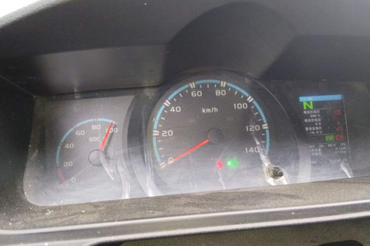 Used Farizon Xingxiang E6 2020 Van with High Roof 1365kg Payload Capacity Equipped with CATL's High-Energy Battery Instrument Cluster