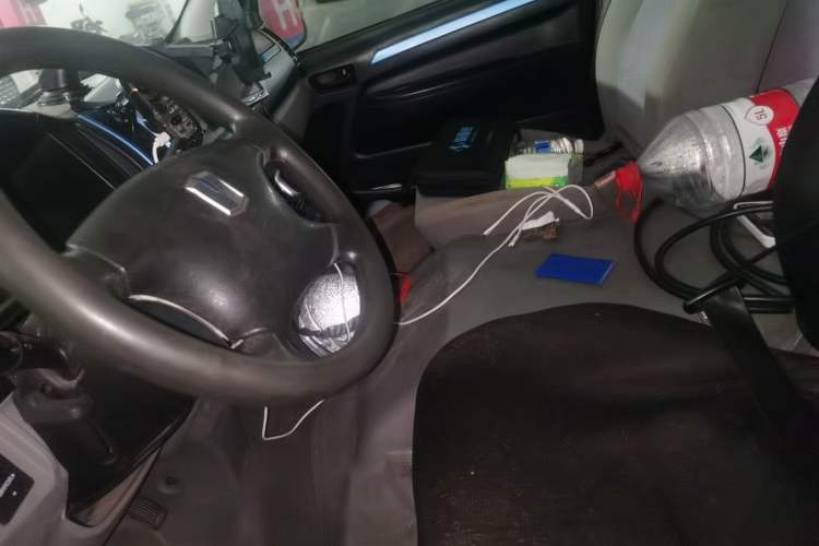 Used Farizon Xingxiang E6 2020 Van Model Low Roof 1365kg Payload Capacity Equipped with High-Capacity CATL Battery Left Front Seat