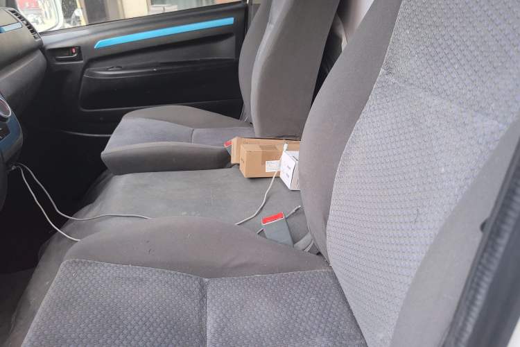 Used Farizon Xingxiang E6 2020 Van with High Roof 1365kg Payload Capacity Equipped with CATL's High-Energy Battery Left Rear Seat