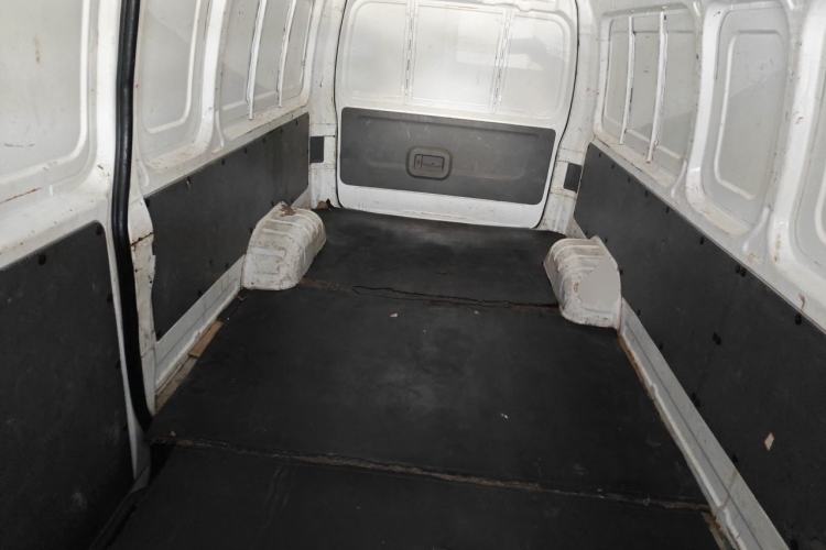 Used Farizon Xingxiang E6 2020 Van with High Roof 1365kg Payload Capacity Equipped with CATL's High-Energy Battery Left Rear Seat
