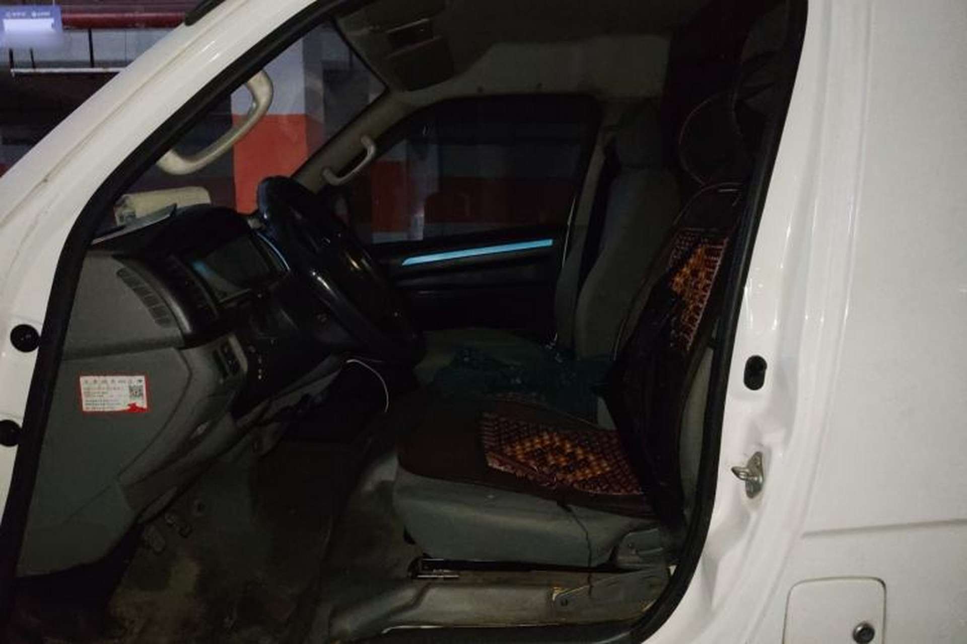 Used Farizon Xingxiang E6 2020 Van Model Low Roof 1365kg Payload Capacity Equipped with High-Capacity CATL Battery Left Rear Seat