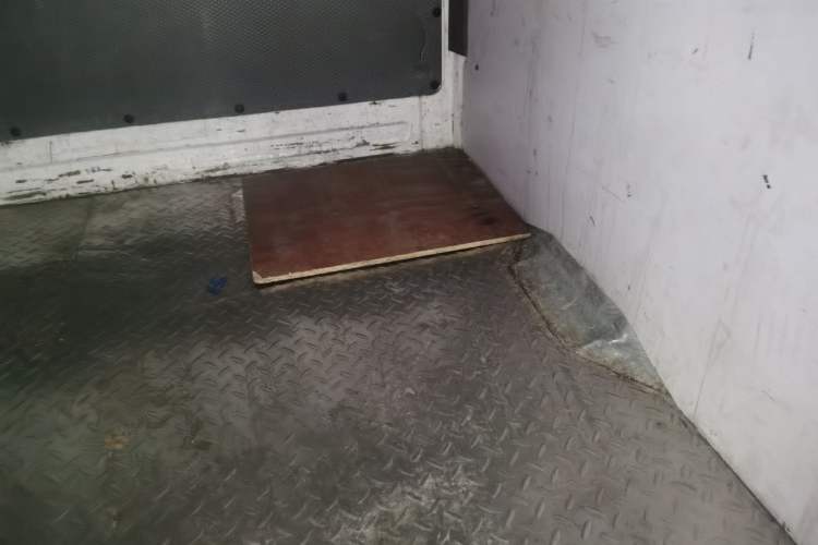 Used Farizon Xingxiang E6 2020 Van Model Low Roof 1365kg Payload Capacity Equipped with High-Capacity CATL Battery Left Rear Seat