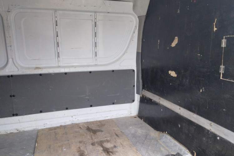Used Farizon Xingxiang E6 2020 Van with High Roof 1365kg Payload Capacity Equipped with CATL's High-Energy Battery Left Rear Seat