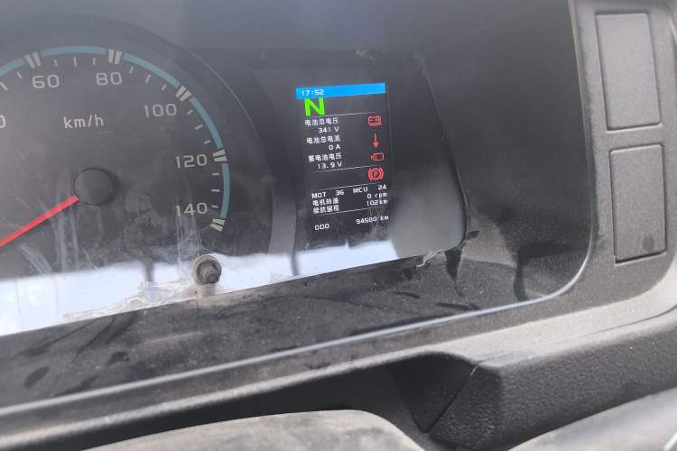 Used Farizon Xingxiang E6 2020 Van with High Roof 1365kg Payload Capacity Equipped with CATL's High-Energy Battery Odometer Close Up