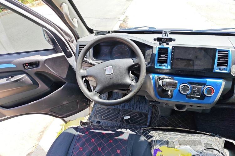Used Farizon Xingxiang E6 2020 Van with High Roof 1365kg Payload Capacity Equipped with CATL's High-Energy Battery Steering Wheel