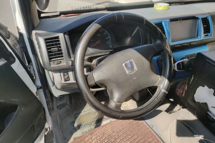 Used Farizon Xingxiang E6 2020 Van with High Roof 1365kg Payload Capacity Equipped with CATL's High-Energy Battery Steering Wheel