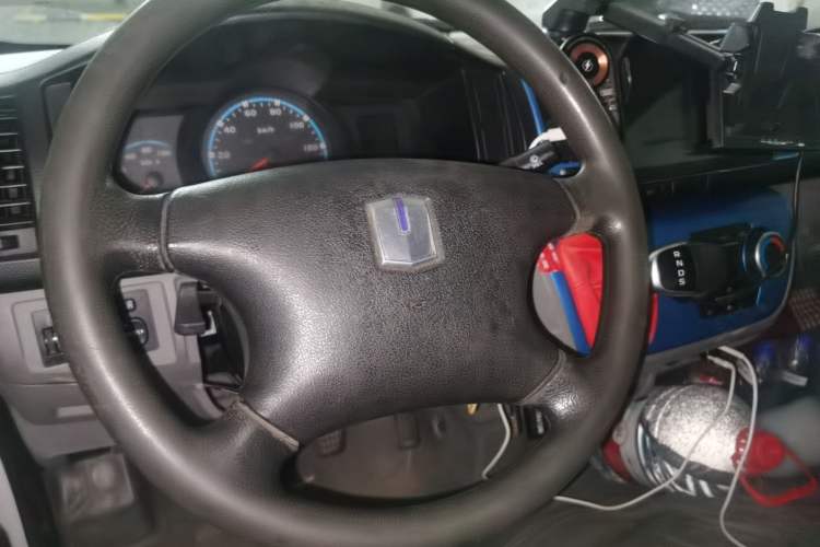 Used Farizon Xingxiang E6 2020 Van Model Low Roof 1365kg Payload Capacity Equipped with High-Capacity CATL Battery Steering Wheel