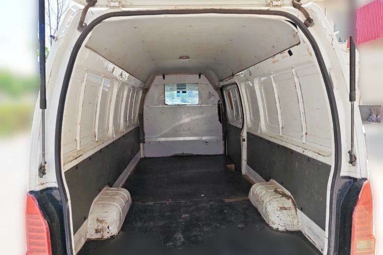 Used Farizon Xingxiang E6 2020 Van with High Roof 1365kg Payload Capacity Equipped with CATL's High-Energy Battery Trunk