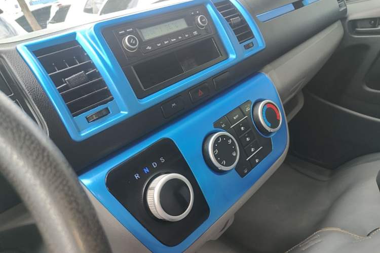 Used Farizon Xingxiang E6 2022 Van with High Roof Equipped with CATL 50.23 kWh Battery Audio And AC Panel