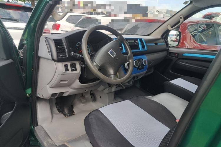 Used Farizon Xingxiang E6 2022 Van with High Roof Equipped with CATL 50.23 kWh Battery Center Console