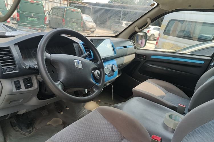 Used Farizon Xingxiang E6 2022 Van with High Roof Equipped with CATL 50.23 kWh Battery Center Console