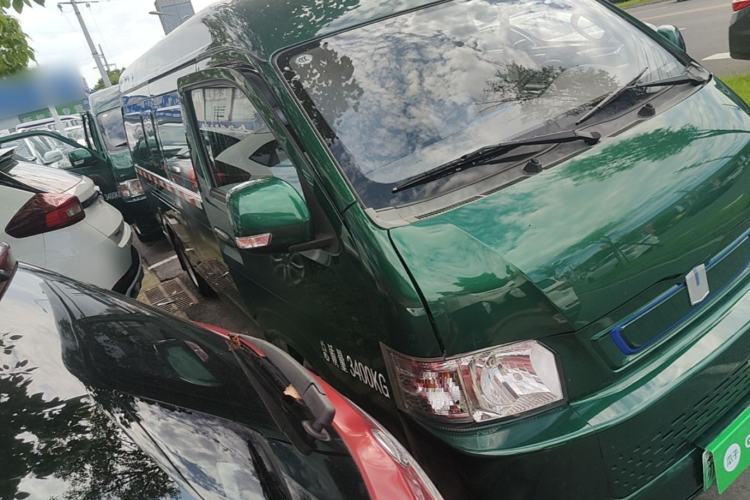 Used Farizon Xingxiang E6 2022 Van with High Roof Equipped with CATL 50.23 kWh Battery Exterior 1