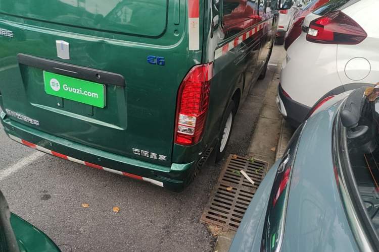 Used Farizon Xingxiang E6 2022 Van with High Roof Equipped with CATL 50.23 kWh Battery Exterior 3