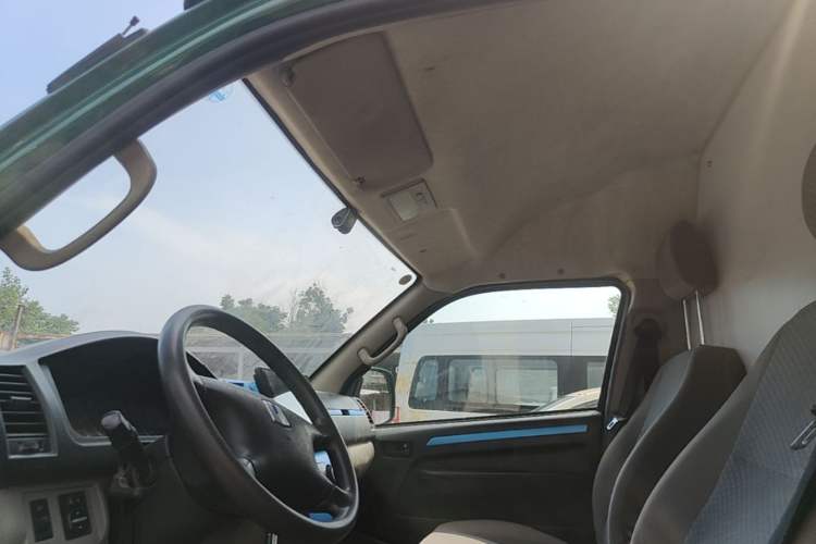 Used Farizon Xingxiang E6 2022 Van with High Roof Equipped with CATL 50.23 kWh Battery Headliner