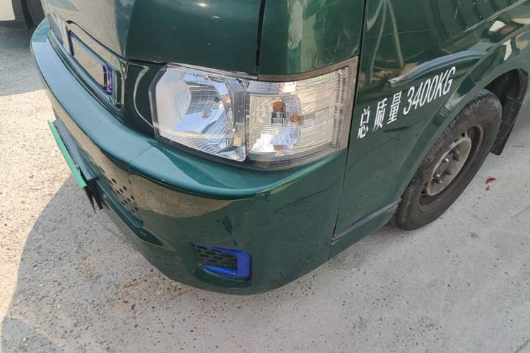 Used Farizon Xingxiang E6 2022 Van with High Roof Equipped with CATL 50.23 kWh Battery Left Front Headlight
