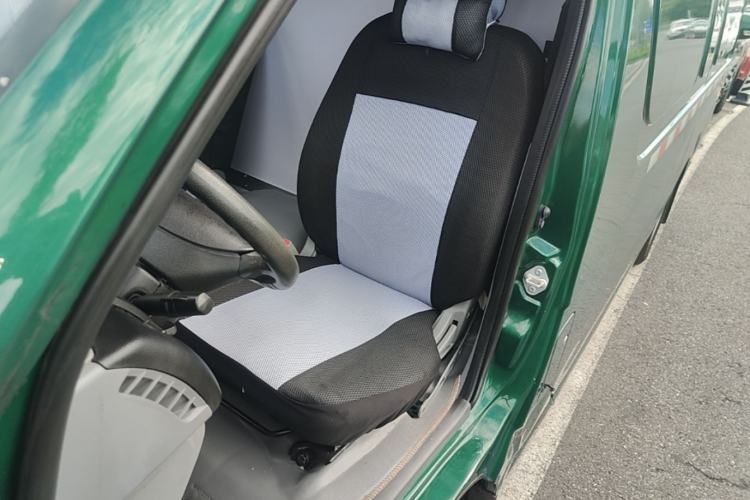 Used Farizon Xingxiang E6 2022 Van with High Roof Equipped with CATL 50.23 kWh Battery Left Front Seat