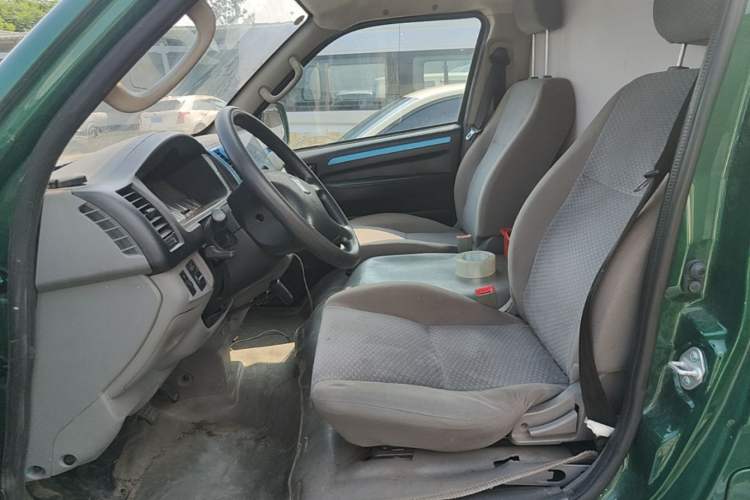 Used Farizon Xingxiang E6 2022 Van with High Roof Equipped with CATL 50.23 kWh Battery Left Front Seat