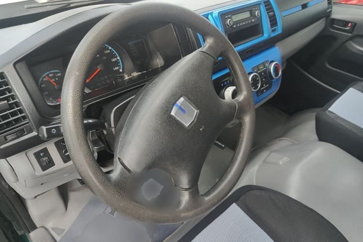 Used Farizon Xingxiang E6 2022 Van with High Roof Equipped with CATL 50.23 kWh Battery Steering Wheel