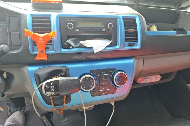 Used Farizon Xingxiang E6 2022 Van with High Roof Equipped with CATL 50.23 kWh Battery Audio And AC Panel