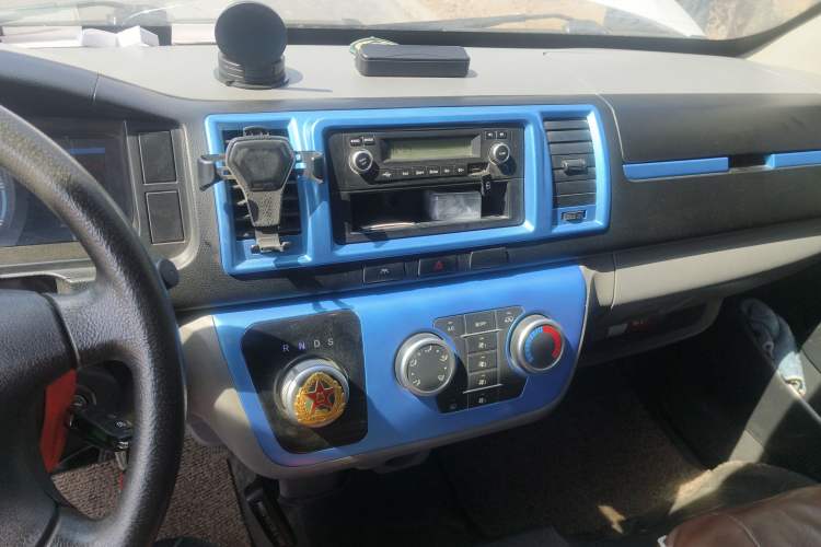 Used Farizon Xingxiang E6 2022 Van with High Roof Equipped with CATL 50.23 kWh Battery Audio And AC Panel