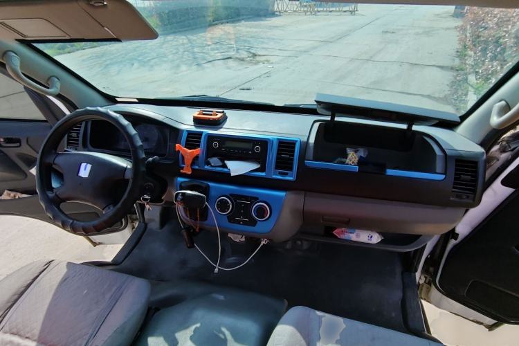Used Farizon Xingxiang E6 2022 Van with High Roof Equipped with CATL 50.23 kWh Battery Center Console