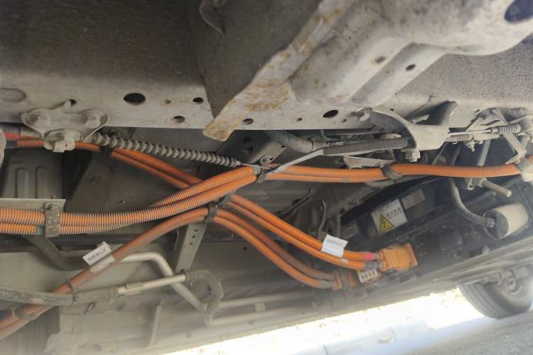 Used Farizon Xingxiang E6 2022 Van with High Roof Equipped with CATL 50.23 kWh Battery Chassis Front Left