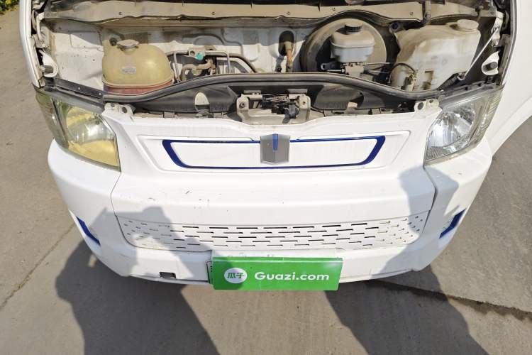 Used Farizon Xingxiang E6 2022 Van with High Roof Equipped with CATL 50.23 kWh Battery Engine Bay