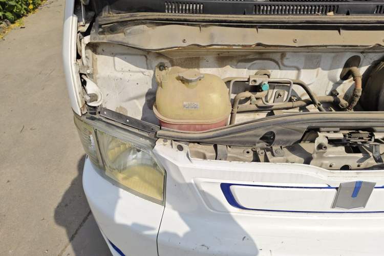 Used Farizon Xingxiang E6 2022 Van with High Roof Equipped with CATL 50.23 kWh Battery Engine Bay Right