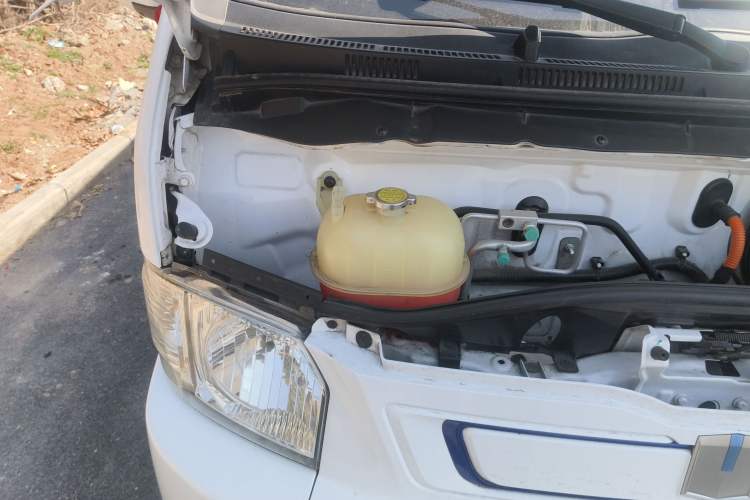 Used Farizon Xingxiang E6 2022 Van with High Roof Equipped with CATL 50.23 kWh Battery Engine Bay Right