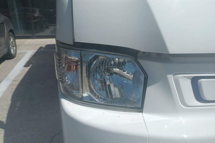 Used Farizon Xingxiang E6 2022 Van with High Roof Equipped with CATL 50.23 kWh Battery Exterior 6