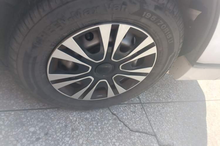 Used Farizon Xingxiang E6 2022 Van with High Roof Equipped with CATL 50.23 kWh Battery Exterior 7