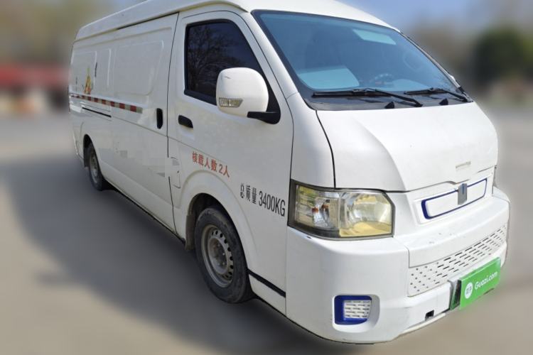 Used Farizon Xingxiang E6 2022 Van with High Roof Equipped with CATL 50.23 kWh Battery Front Right 45 Deg